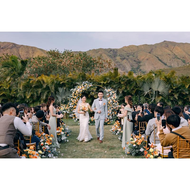 Mona Lisa Bridal Salon